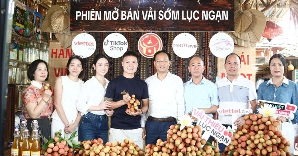 Phó Chủ tịch Bắc Ninh cùng cầu thủ Quang Hải livestream bán hơn 30 tấn vải