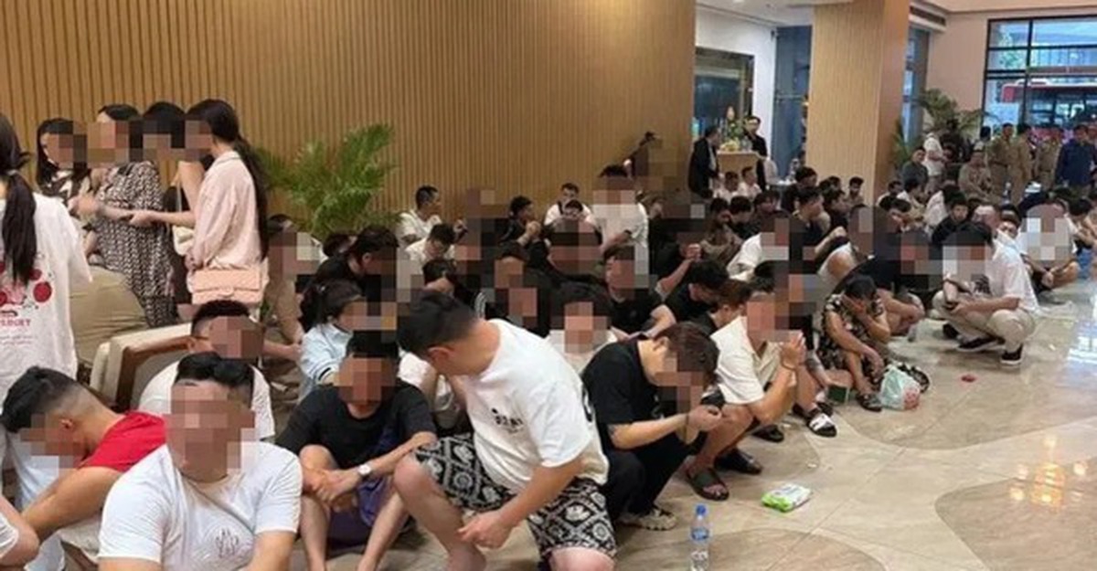 Đột kích hai tòa nhà liên quan tới tỷ phú, công an thu giữ hơn 900 thiết bị điện tử, tạm giam "hàng trăm cán bộ online"