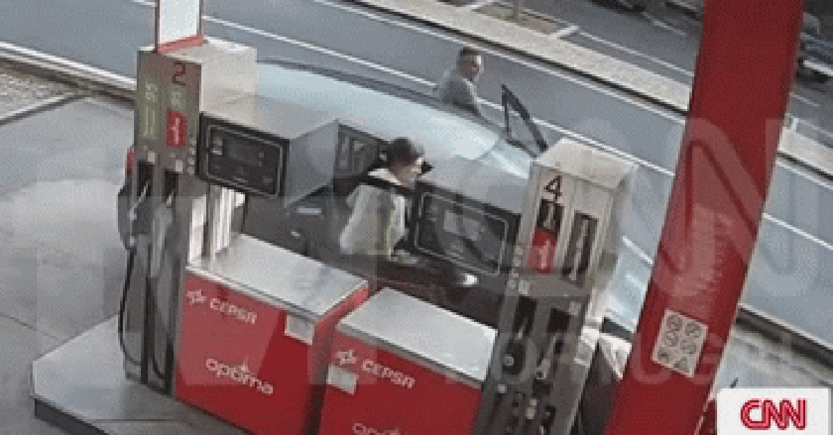 Mẹ và cha dượng lừa 2 con trai vào rừng chơi rồi bỏ rơi, camera ghi lại cảnh tượng đau lòng
