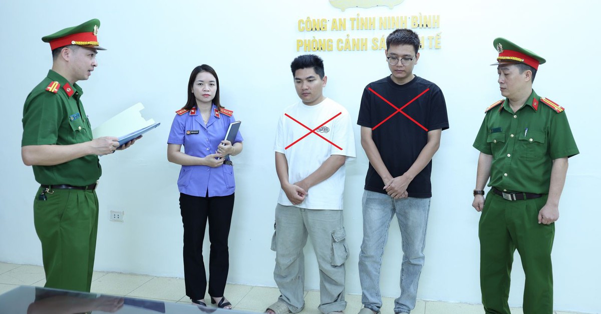 Kiểm tra kho hàng, bắt 2 chủ shop giày dép Trần Công Tùng và Lã Văn Ước