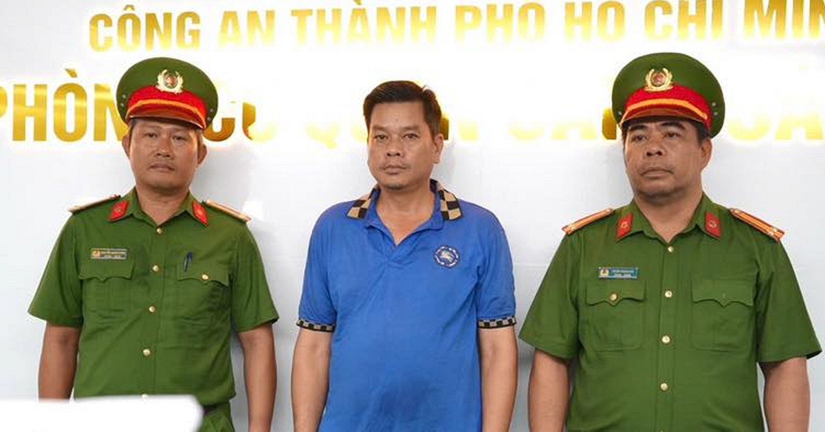 Từ người đàn ông tự tử bằng Xyanua, hơn 200 cảnh sát xuyên đêm truy bắt ông trùm Nguyễn Văn Đỏ