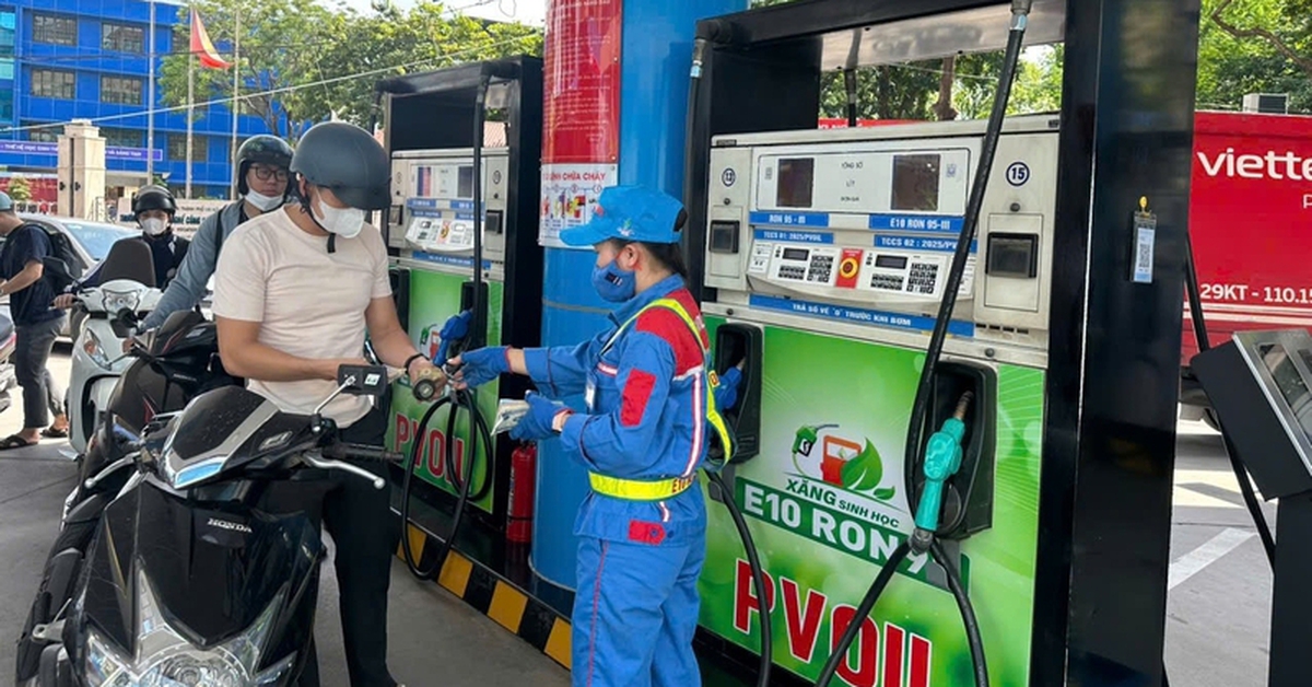 Có cần rút hết xăng A95 trước khi đổ E10?