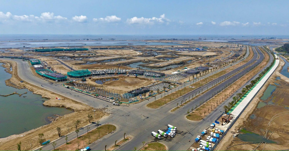 Các “chim đầu đàn” Vingroup, Sun Group, Sunshine Group… đã dồn dập “Nam tiến” bằng các siêu dự án