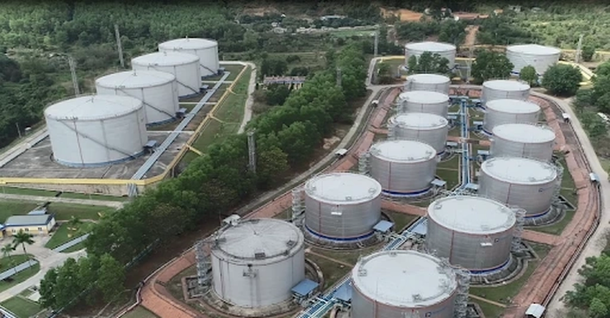 Tiền nhập xăng dầu của Việt Nam tăng gần gấp đôi