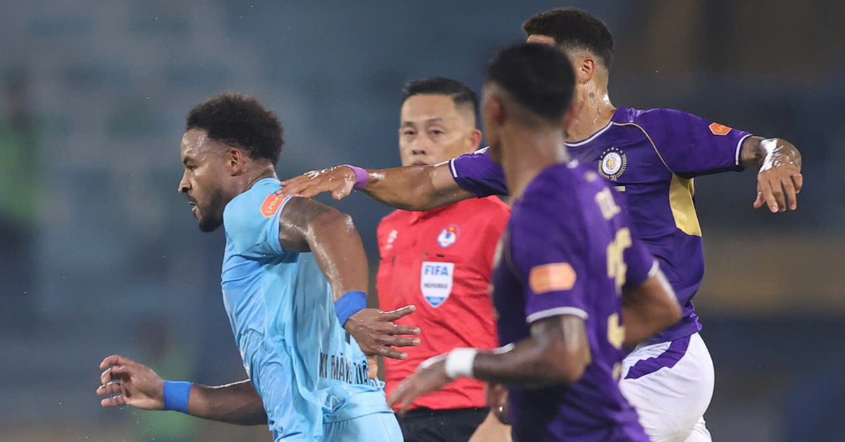 Trời quá nóng, V.League phải áp dụng quy định từng được FIFA đưa vào World Cup để bảo vệ cầu thủ