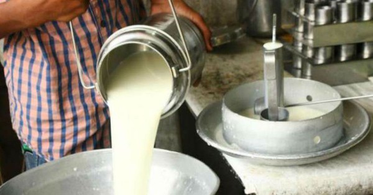 Đột kích một căn nhà, công an triệt phá đường dây sản xuất sữa giả từ hóa chất, tịch thu bột mì, sorbitol và máy pha trộn công nghiệp