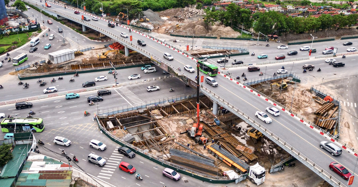 Công trường hầm chui gần 750 tỷ đồng dưới nút giao đông đúc phía Đông Hà Nội