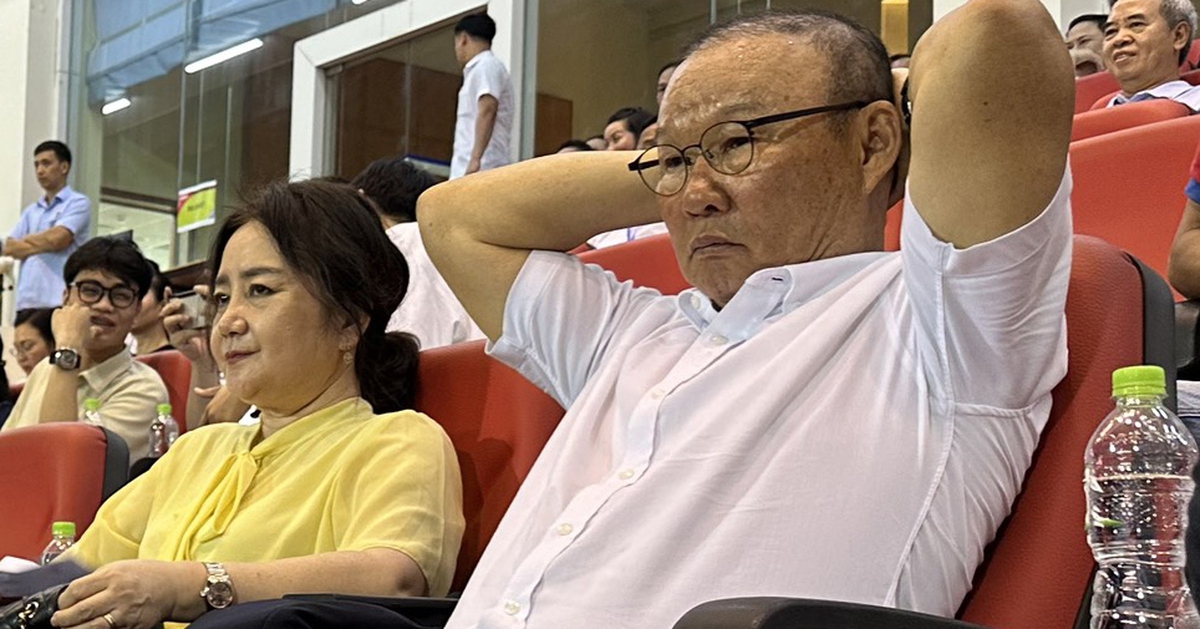 Sếp CLB Thái Lan: "Thuyết phục vợ ông Park là khó nhất