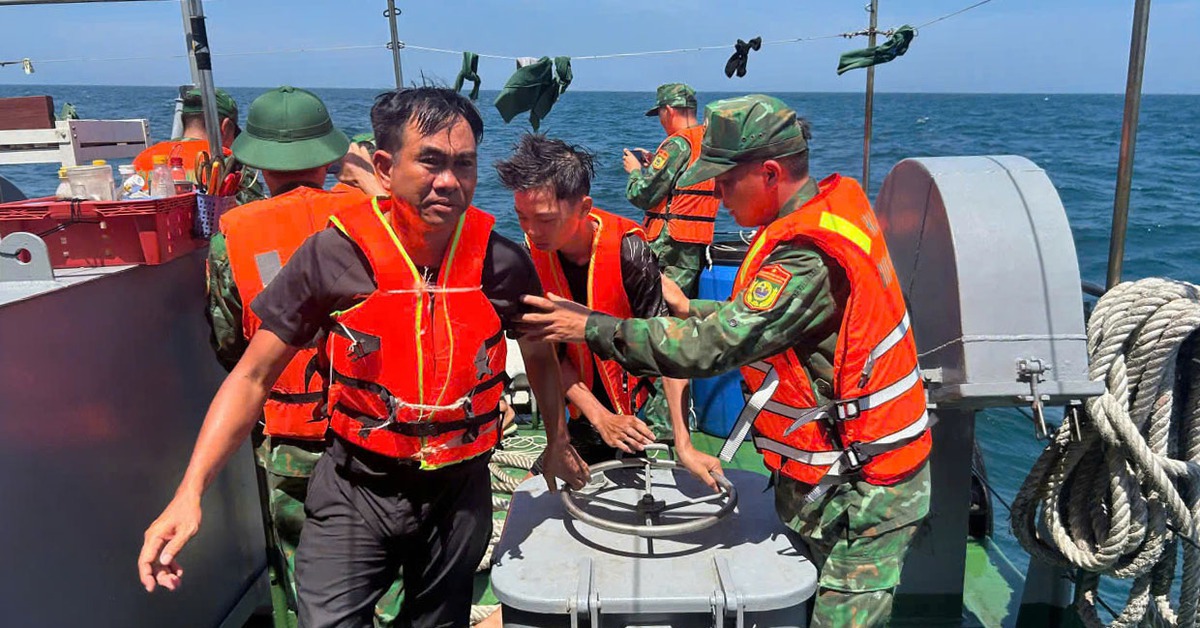 Cứu thành công 11 người trong vụ chìm tàu trên biển Hải Phòng
