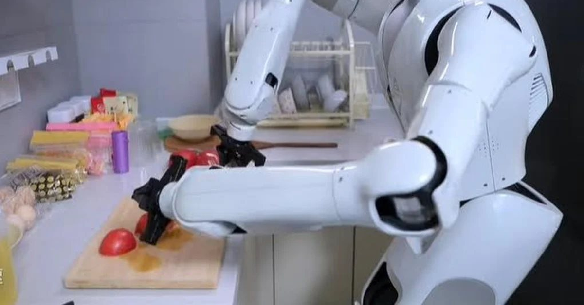 Chỉ cần nhìn robot Trung Quốc "rán quả trứng" này thôi là tất cả chúng ta có thể thở phào nhẹ nhõm