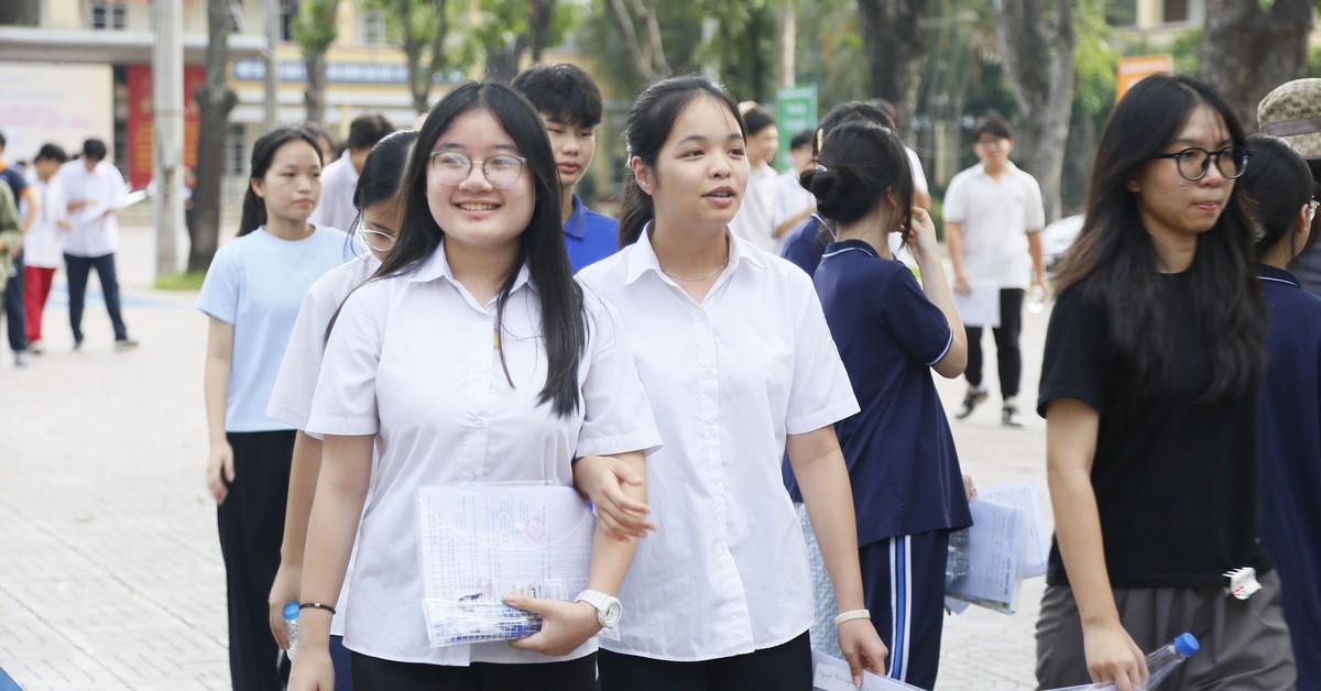 Sáng nay (29/5), gần 125.000 thí sinh Hà Nội làm thủ tục dự thi vào lớp 10