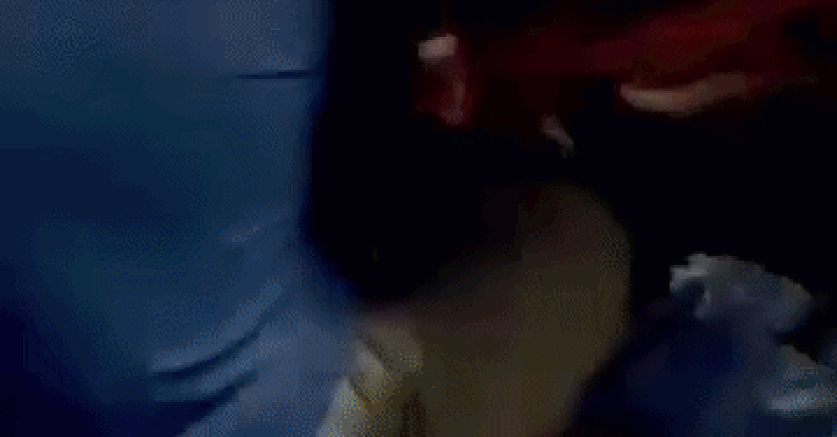 VIDEO: Phó Giám đốc Bệnh viện cứu sống cháu bé ngừng tim trên bãi biển