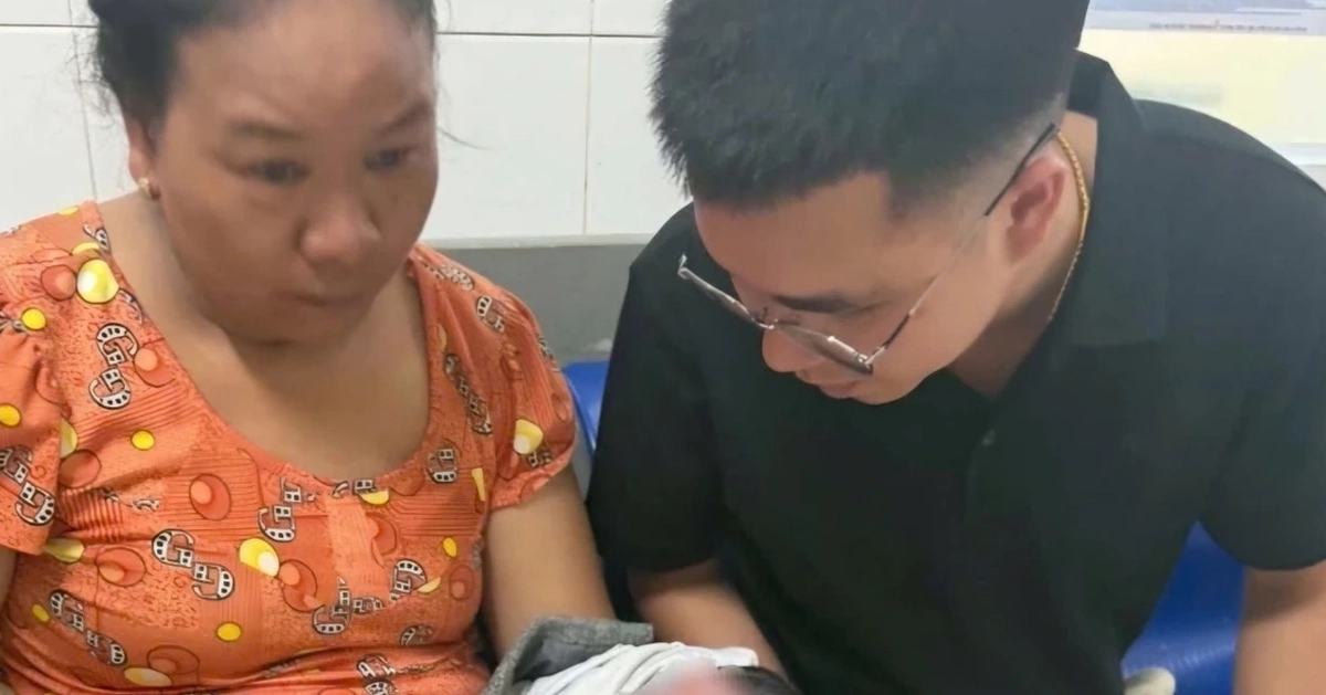Phát hiện trẻ sơ sinh còn dây rốn bị bỏ trước cổng chùa ở Huế