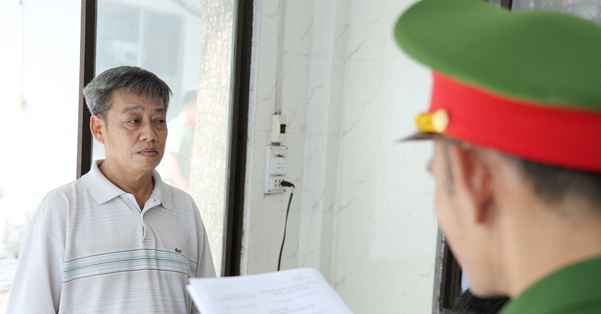 Phát hiện 7 người liên tục chuyển khoản tổng cộng hơn 80 tỷ đồng cho người đàn ông SN 1976