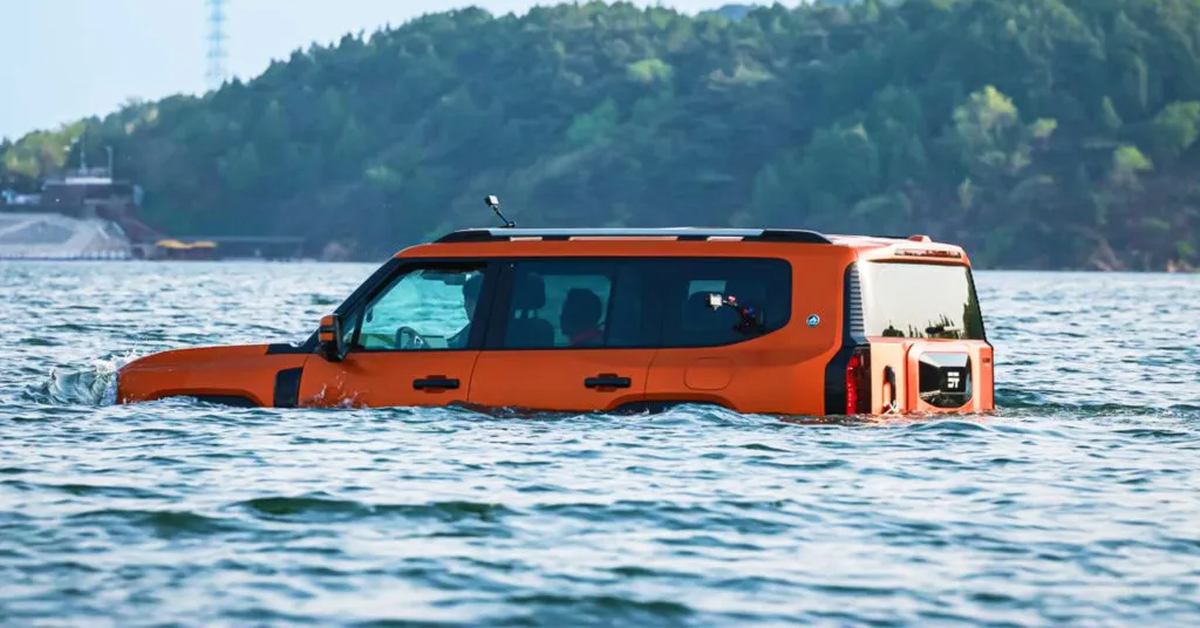 Thêm hãng xe Trung Quốc làm SUV có thể bơi trên nước, trang bị động cơ điện lẫn motor xăng