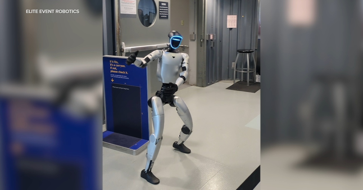 Robot hình người Bebop gây náo loạn và làm chậm chuyến bay vì mang theo pin 'cấm