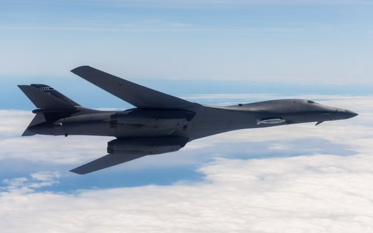 Phát hiện tên lửa siêu thanh ARRW trên máy bay B-1B Lancer