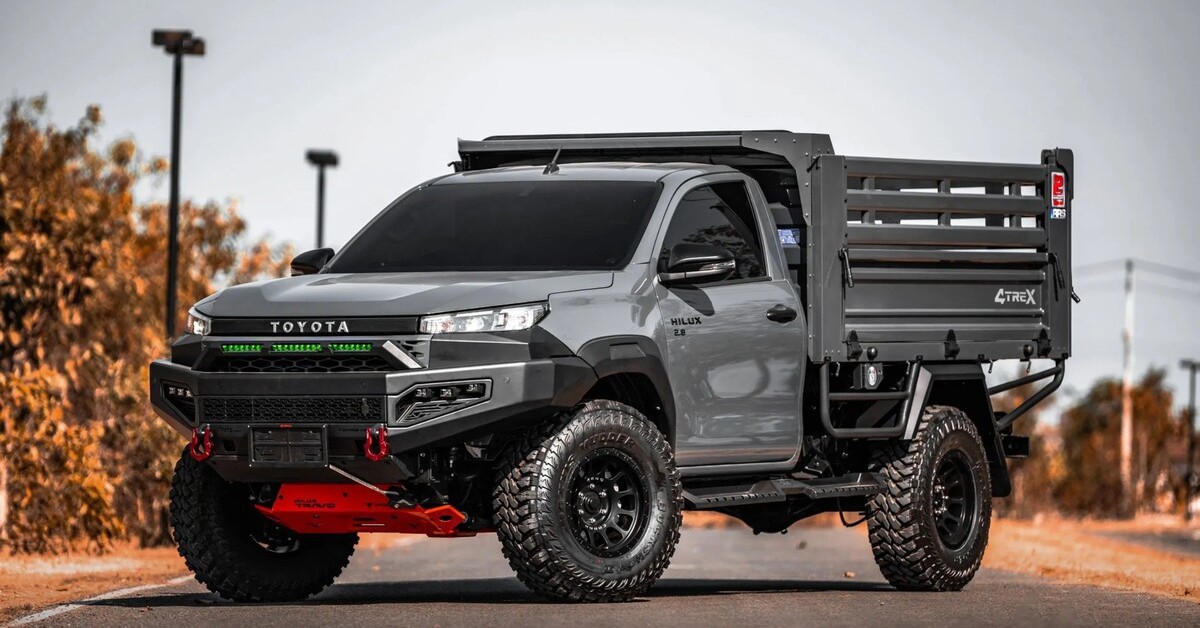 Bản độ Toyota Hilux thành xe ben tự đổ gây chú ý nhờ tính thực dụng
