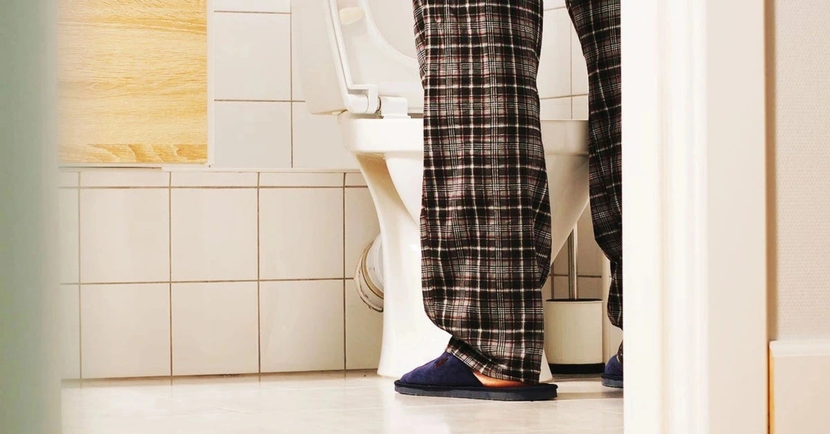 Đi tiểu nhiều bọt có phải suy thận?