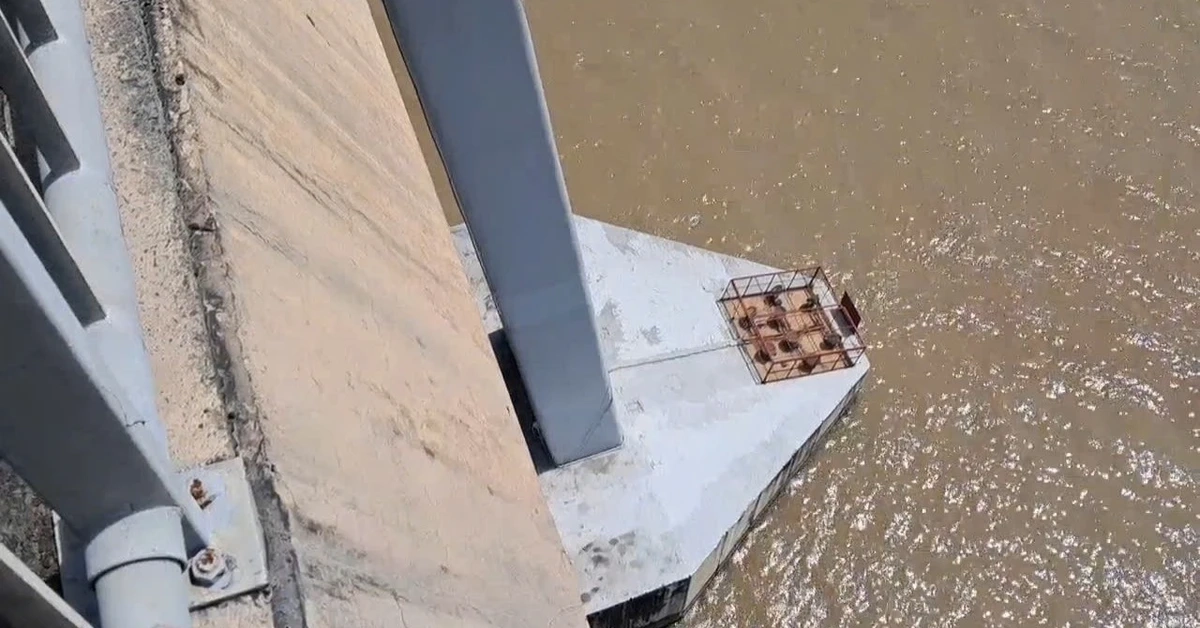 Thi thể nữ ở mố cầu Rạch Miễu và chiếc xe máy bỏ lại