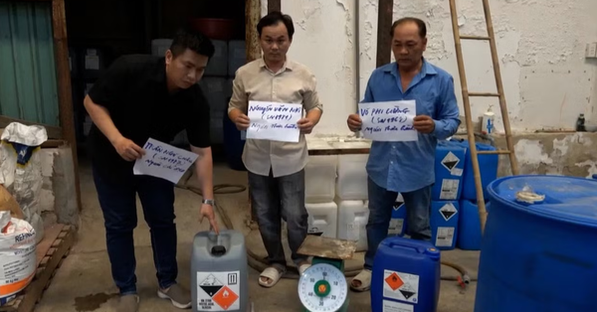 Phát hiện Giám đốc công ty sản xuất thực phẩm có hành vi lạ, công an Việt Nam lập tức theo dõi