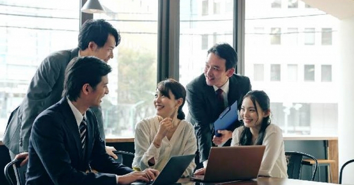 Nhân viên đi làm 490 năm mới kiếm được lương bằng sếp làm 1 năm