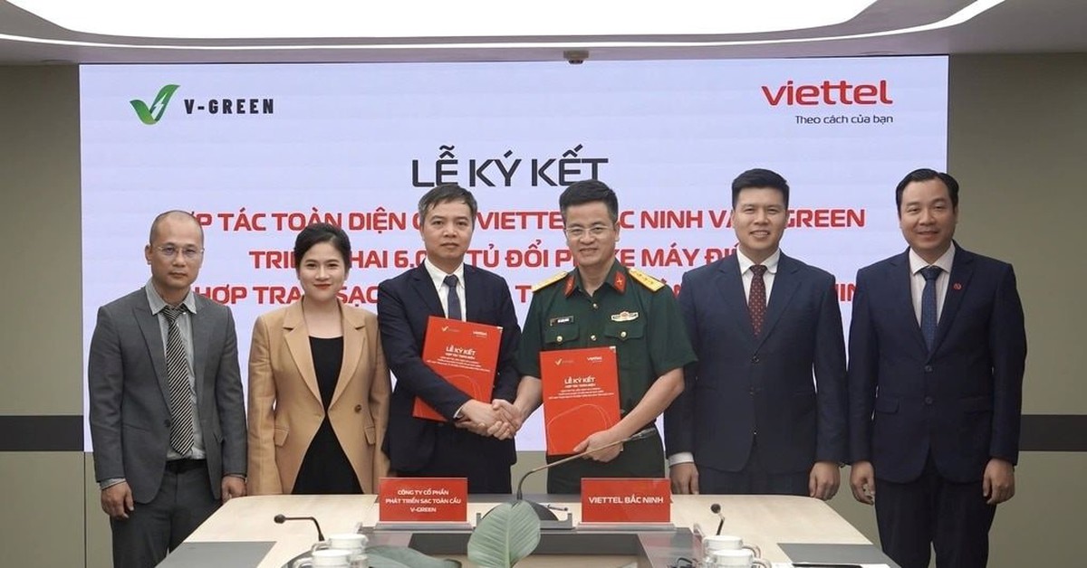 Cú bắt tay của tỷ phú Phạm Nhật Vượng và Viettel