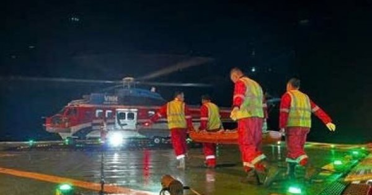 Nghẹt thở pha điều trực thăng cứu ngư dân chấn thương sọ não từ giàn khoan tỷ đô của Việt Nam