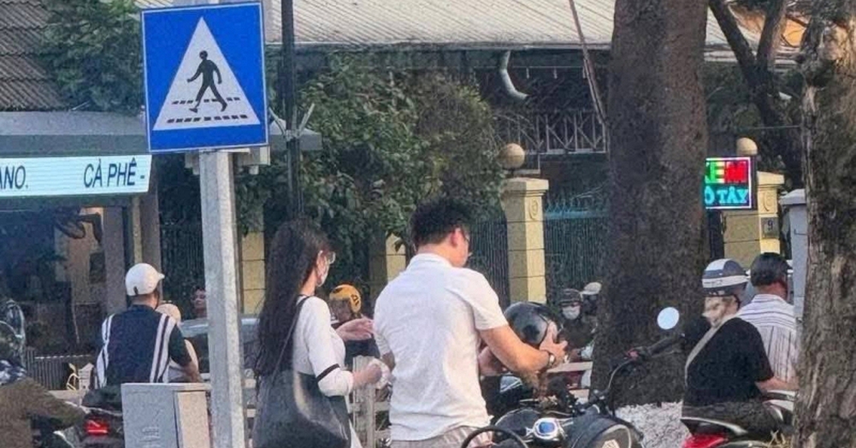 Gặp người yêu "tăng ca" với gái lạ ở Hồ Tây, cô gái giải quyết cực "tỉnh