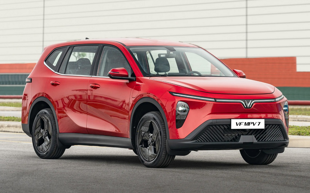 VF MPV 7 khiến người dùng bất ngờ: Chở đủ 7 người vẫn êm, nhấn ga là “đã
