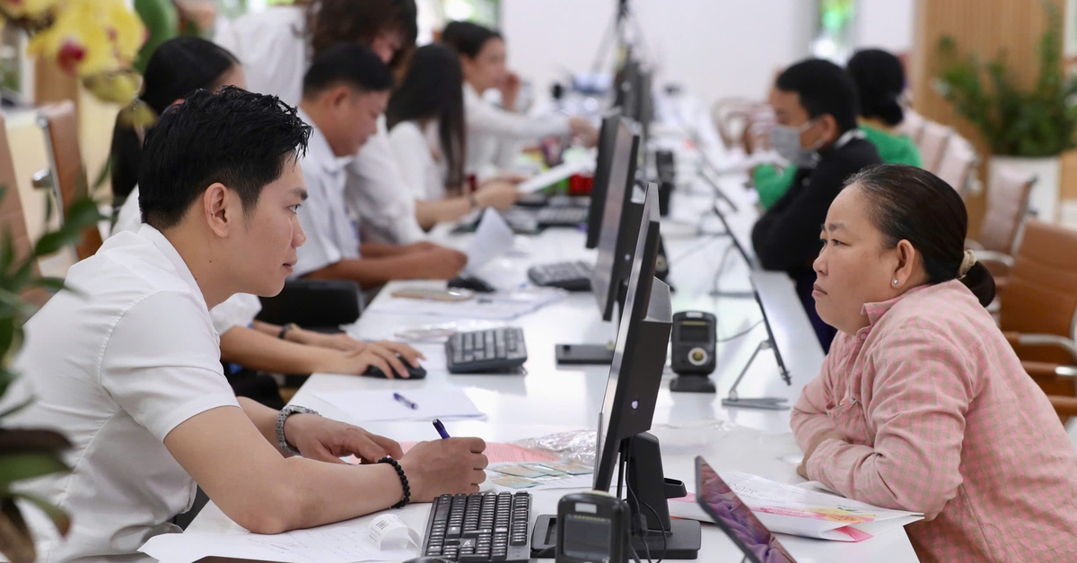 Bộ Chính trị phân bổ hơn 1,8 triệu biên chế công chức, viên chức năm 2026