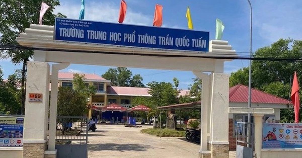 Xin đi vệ sinh rồi mang điện thoại vào phòng thi, 1 thí sinh bị đình chỉ