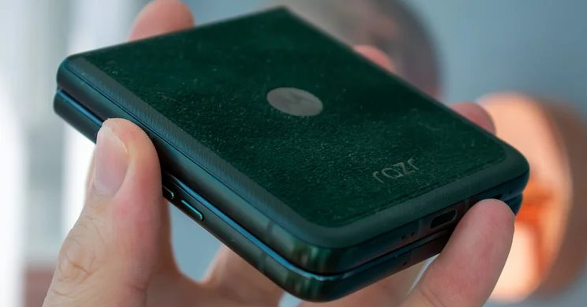 “Điện thoại nắp gập” kinh điển được Motorola mang trở lại Việt Nam, rất đáng sở hữu lúc này