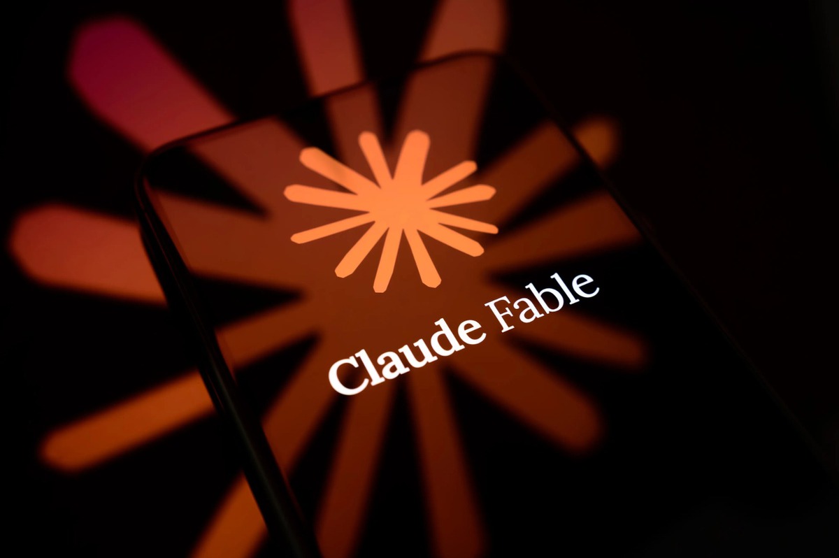 Cùng lúc cấm Claude Fable 5 với cả đồng minh, Mỹ vẫn đang bán chip H200 cho Trung Quốc - chuyên gia gọi đây là "không thể hiểu được"