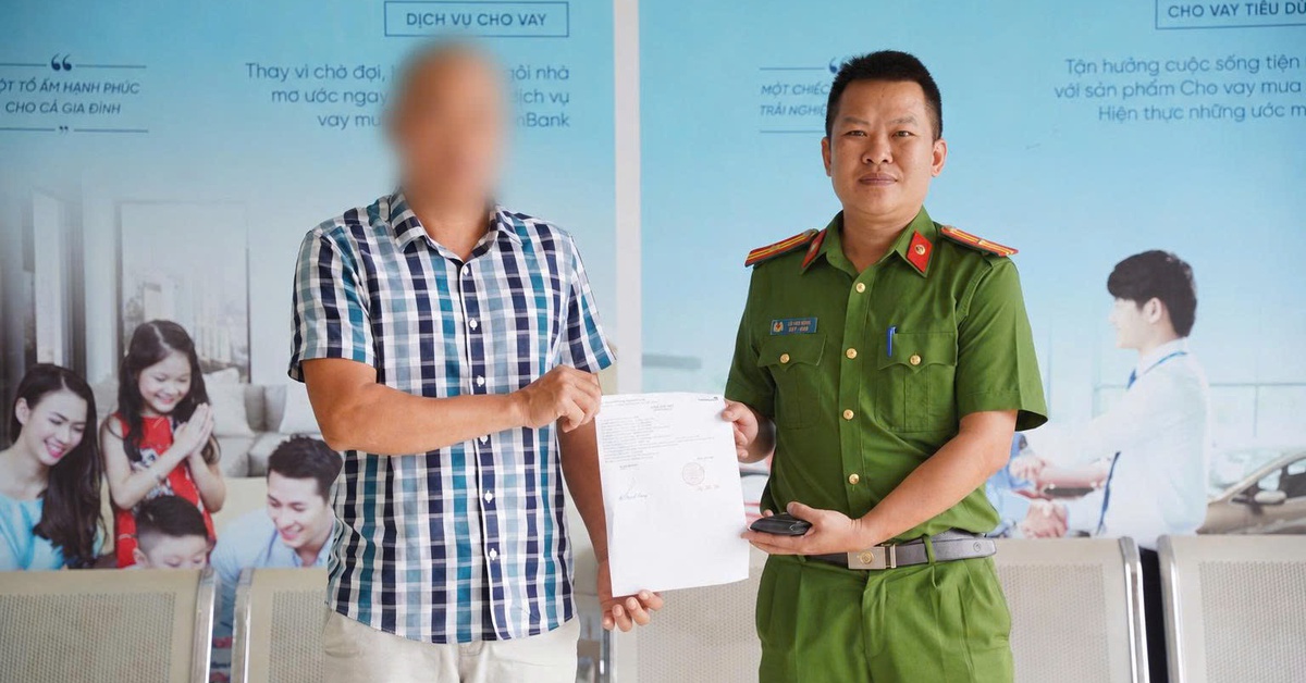 Công an xác minh giao dịch chuyển khoản gần 500 triệu đồng trong một tài khoản ngân hàng