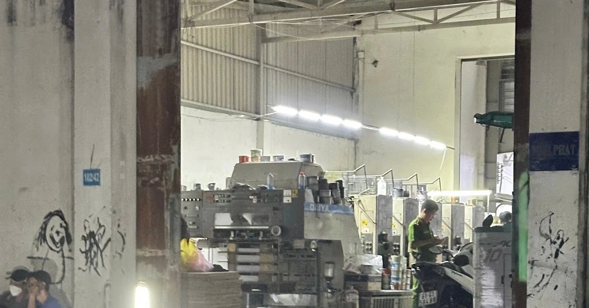 Phát hiện nam công nhân tử vong bất thường trong xưởng in ở TPHCM