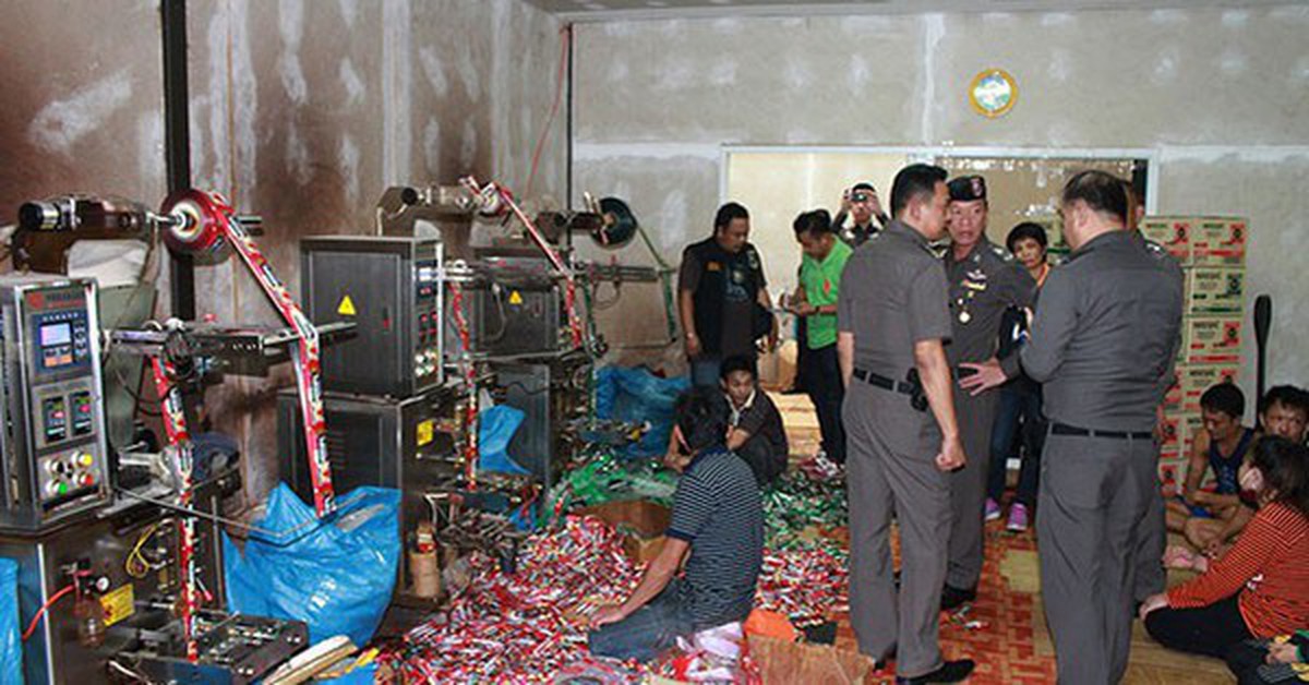 Đột kích một kho hàng, công an phát hiện đường dây sản xuất matcha và cà phê giả, tịch thu hơn 1 triệu sản phẩm