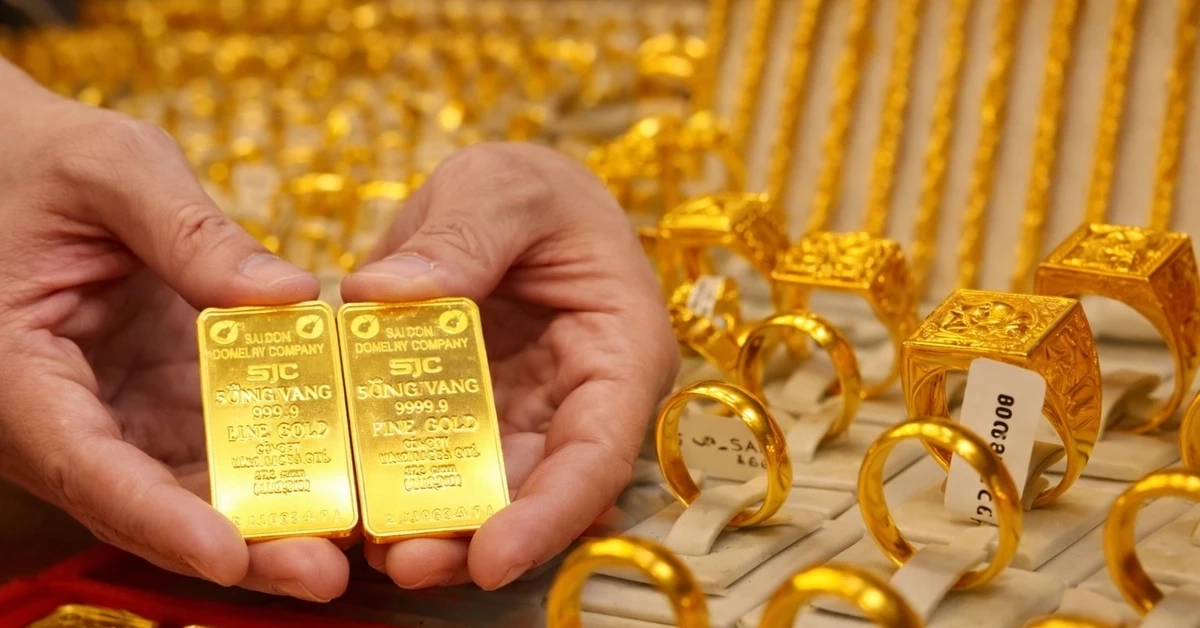Giá vàng lao dốc mạnh