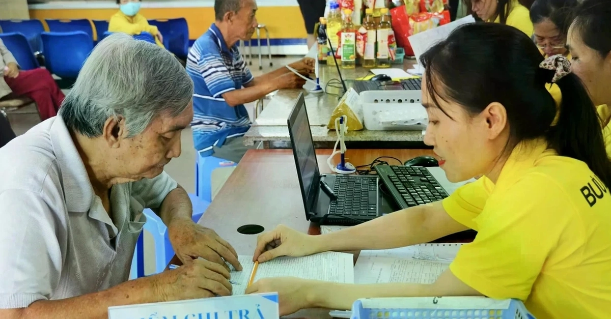 Hơn 20.000 người ở Hà Nội nguy cơ gián đoạn nhận lương hưu tháng 7