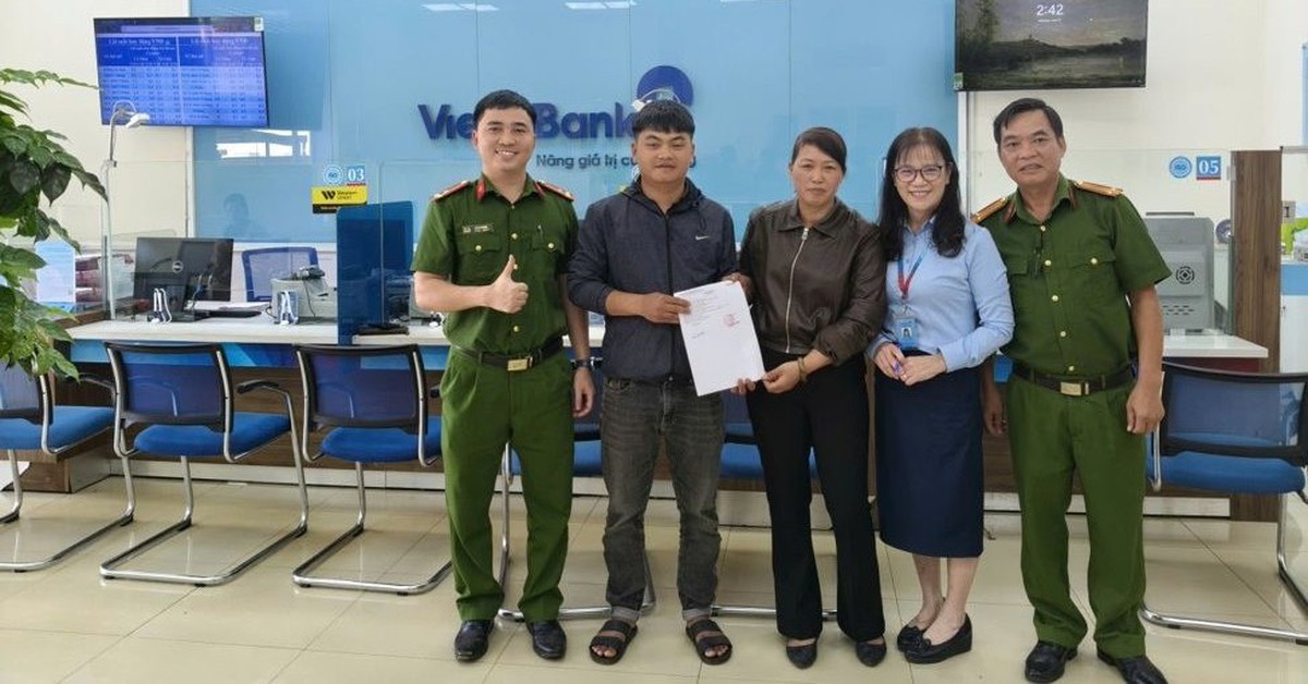 Công an tiến hành xác minh một giao dịch chuyển khoản hơn 100 triệu đồng từ tài khoản VietinBank