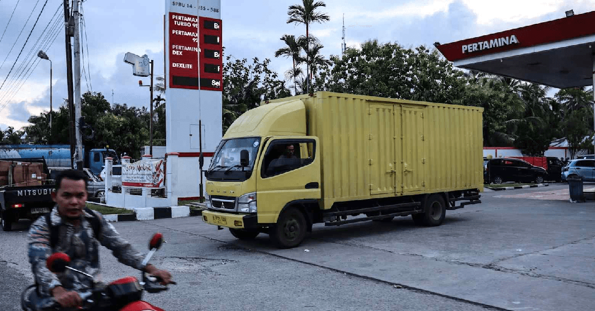 Xếp hàng 10 tiếng chưa chắc đã đổ được xăng, mất điện triền miên cả tuần: Chuyện gì đang diễn ra tại nền kinh tế lớn nhất Đông Nam Á?