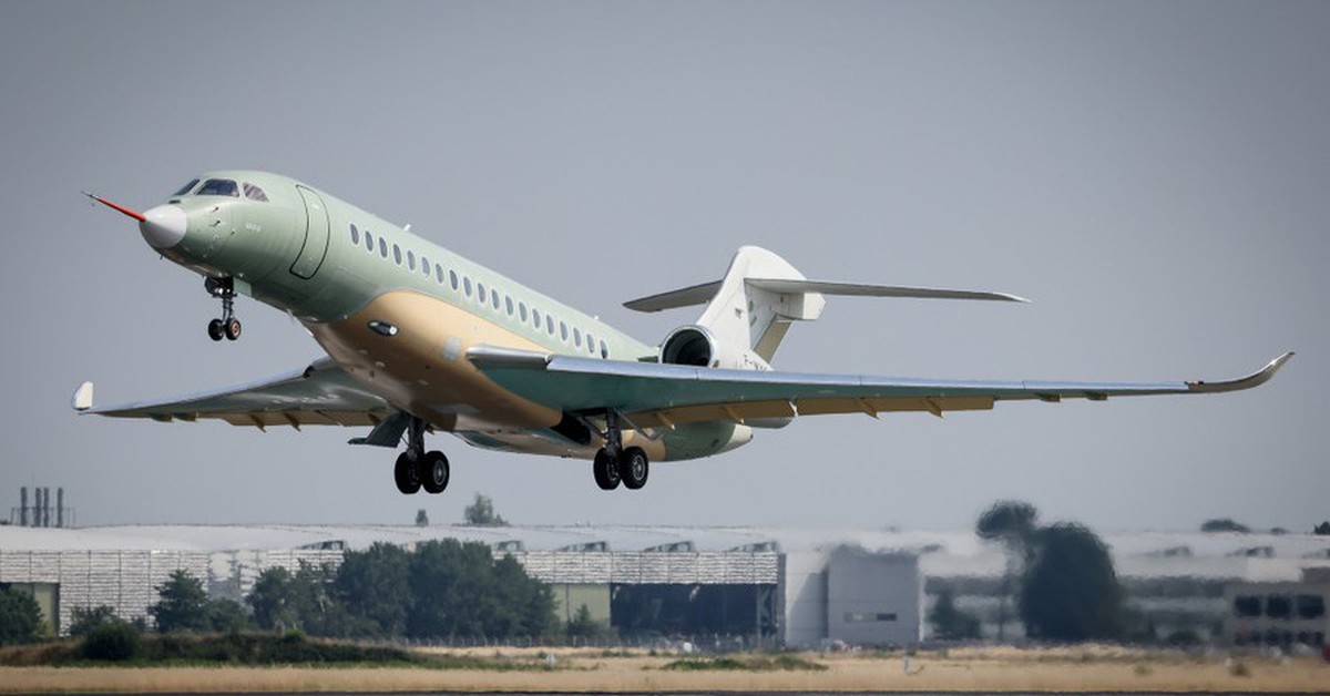 Dassault thực hiện chuyến bay thử nghiệm đầu tiên của máy bay Falcon 10X