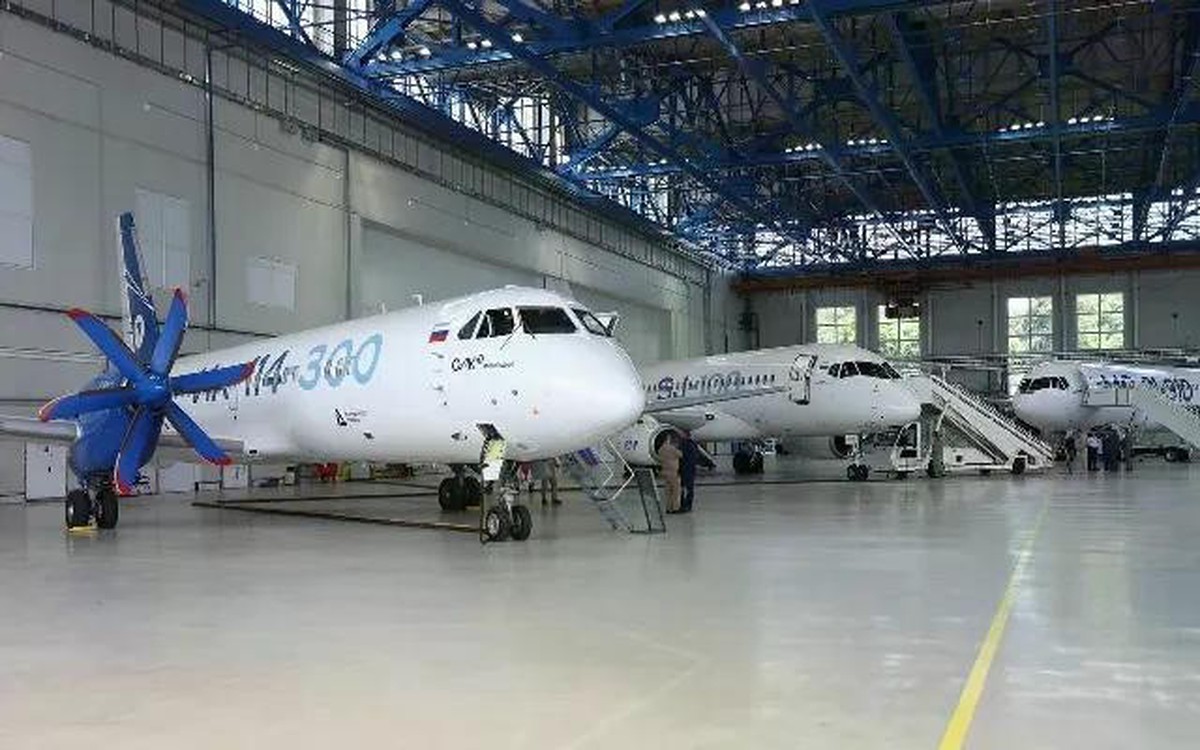 Ông Putin được giới thiệu các mẫu máy bay "vượt trội nhập khẩu" của Nga