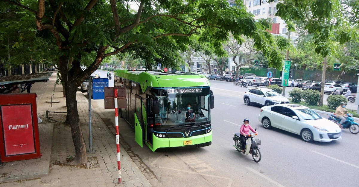 Sau 1 ngày triển khai, tuyến buýt 0 đồng Hà Nội - Hạ Long của Vingroup có thông báo đặc biệt