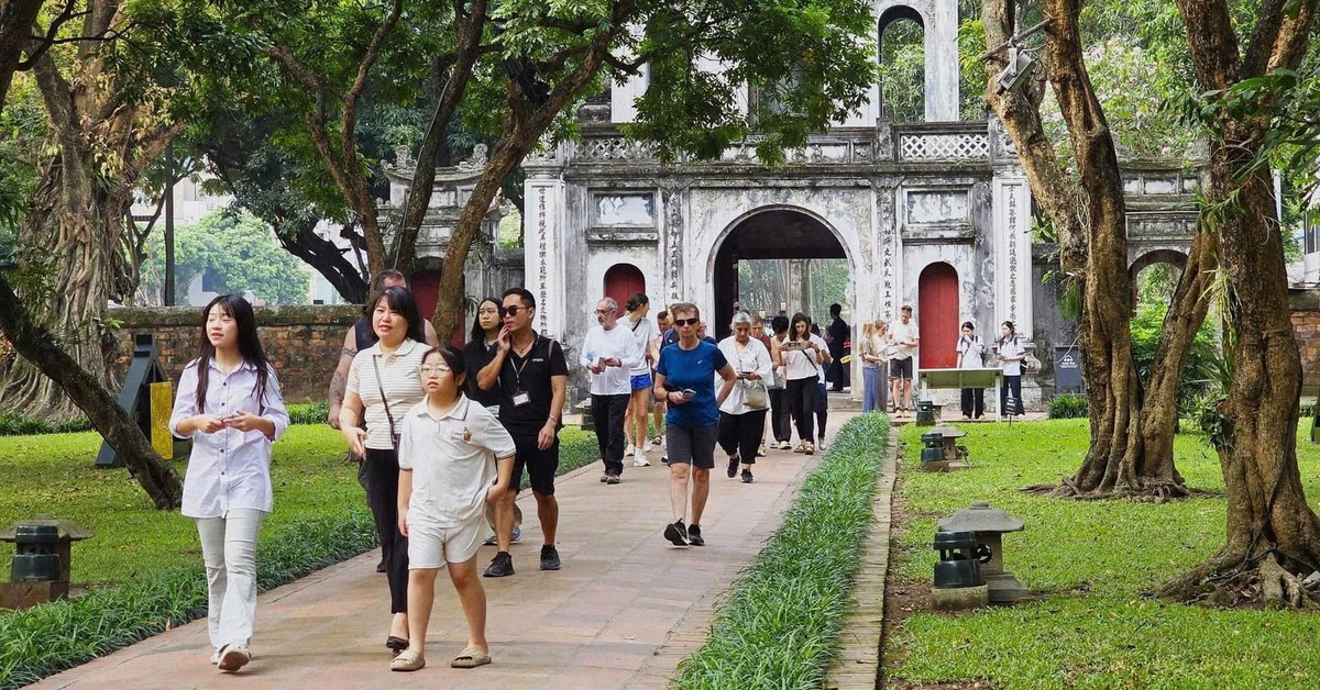 Tin cực vui: Ngay tháng sau, Hà Nội sẽ chi gần 2.000 tỷ đồng thực hiện một chính sách vượt trội, gần 9 triệu người dân Thủ đô trực tiếp hưởng lợi