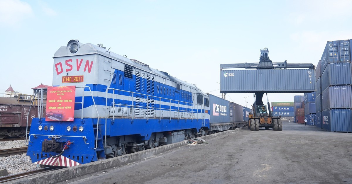 1.000 tấn hàng hóa Trung Quốc chỉ mất 7 ngày vượt 4.000 km "đổ" về Đồng Nai bằng tuyến đường sắt xuyên biên giới mới