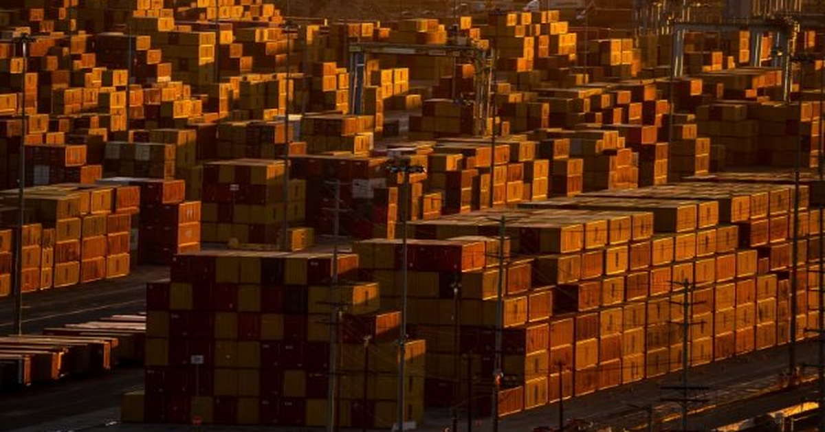 Nóng: Ông Trump đang âm thầm khởi động lại "cỗ máy" thuế quan, nhiều quốc gia vào tầm ngắm áp thuế trên 12%