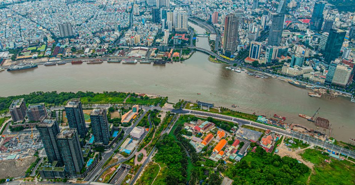 Khối bê tông hơn 100.000 tấn được dìm sâu 27m dưới lòng sông, tiếng "rầm" vang lên sau đó tạo nên kỳ tích lớn nhất Đông Nam Á