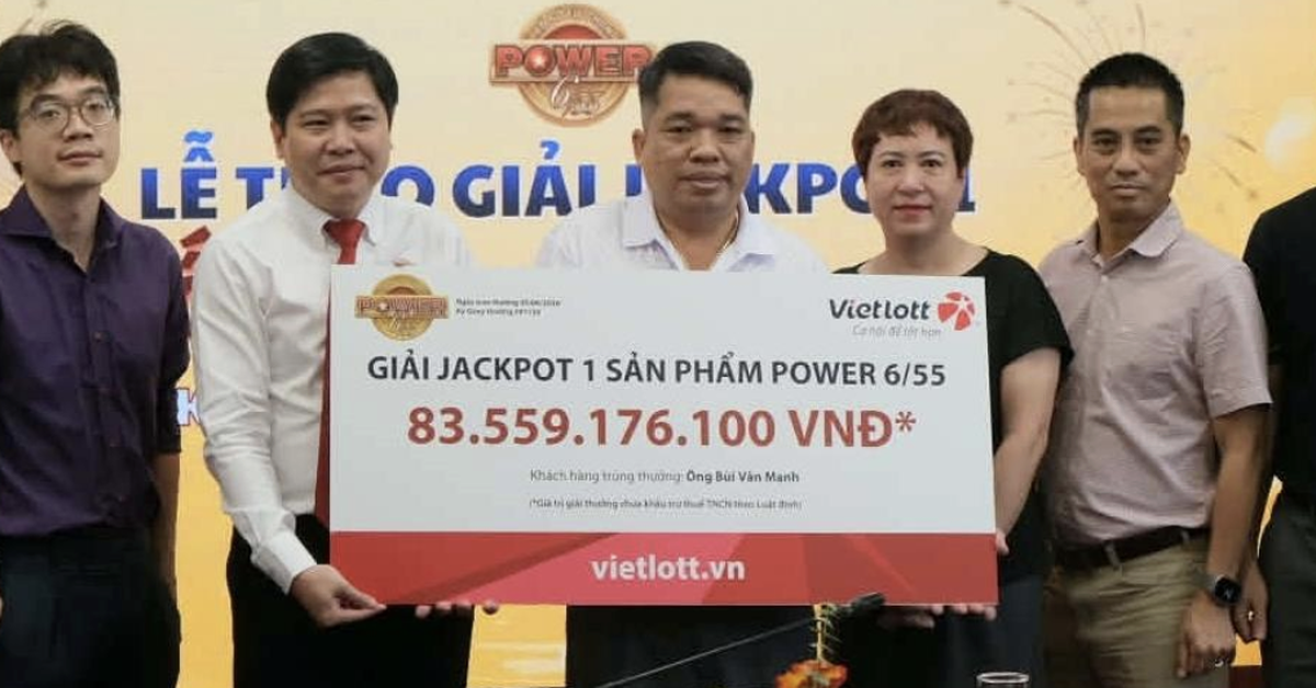 Chủ nhân giải độc đắc hơn 83 tỷ đồng không đeo mặt nạ nhận thưởng