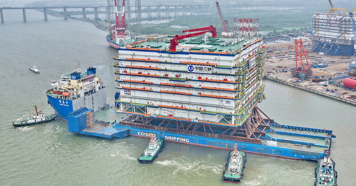 Trung Quốc thả công trình nặng 25.000 tấn, cao tương đương tòa nhà chung cư 15 tầng xuống biển: Để làm gì?